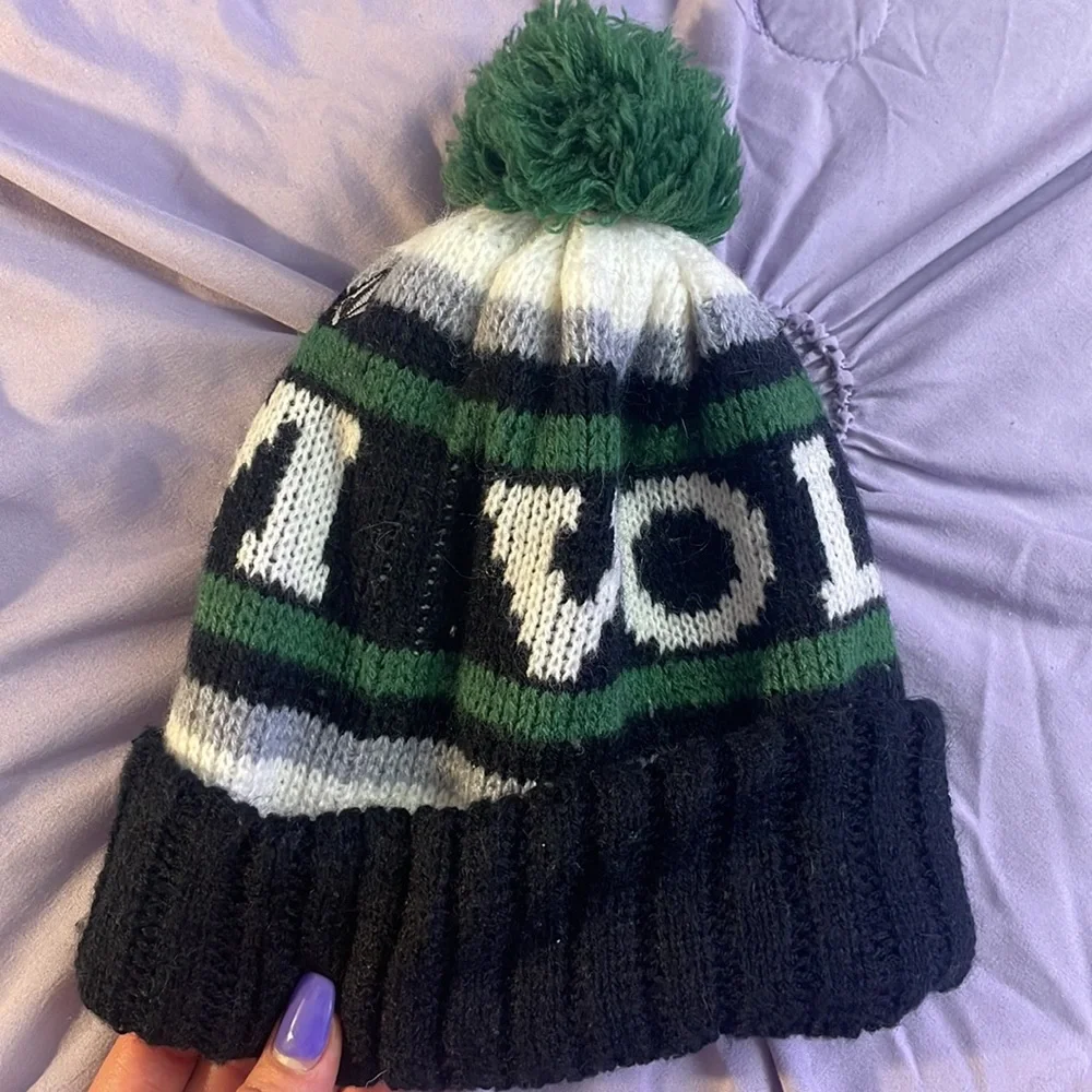 Volcom winter hat - Picture 2 of 4